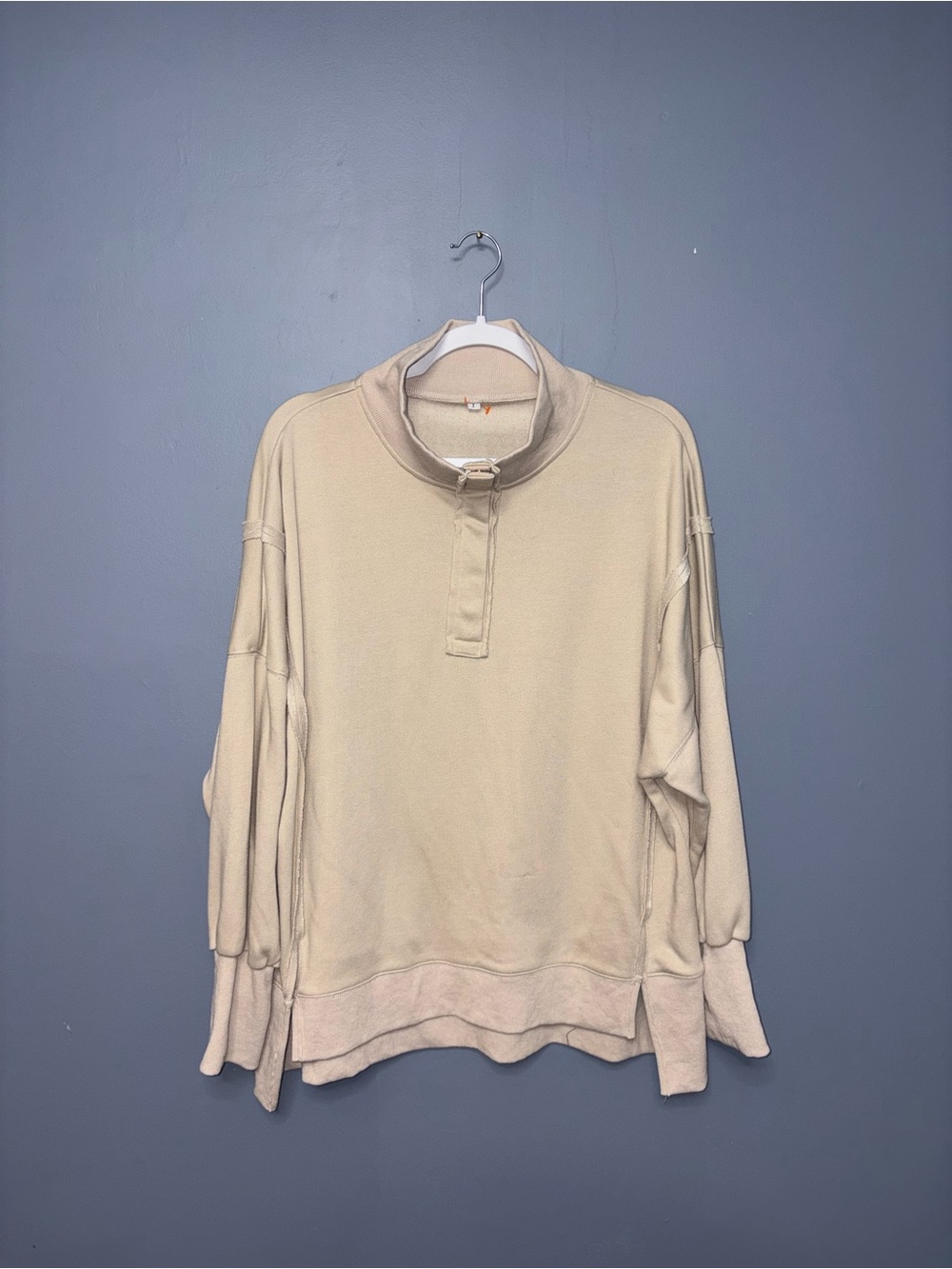 Cream Sweatshirt | Size Large